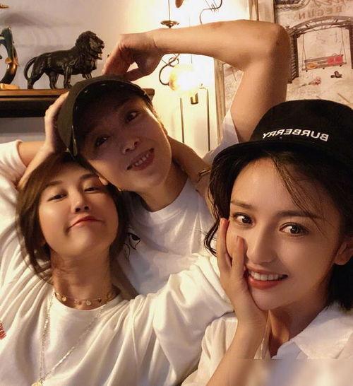 恋情爆料视频大全最新版,最新版揭秘明星甜蜜瞬间 第1张 恋情爆料视频大全最新版,最新版揭秘明星甜蜜瞬间 第1张